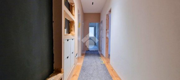 3 bedrooms Apartment in Treviso, Italy No. 150144 3