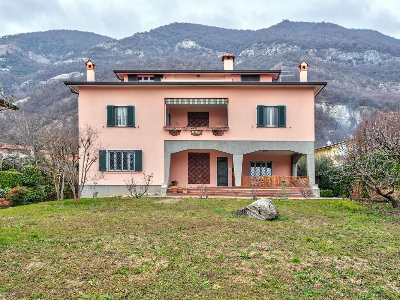 7 rooms Apartment in Suello, Italy No. 131399