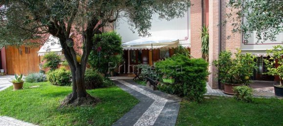 4 bedrooms Villa in Noale, Italy No. 344845 3