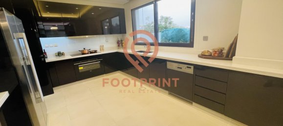 4 bedrooms Villa in Dubai, UAE No. 24421 6