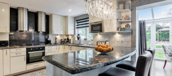 4 bedrooms House in Barnet, United Kingdom No. 6470 3