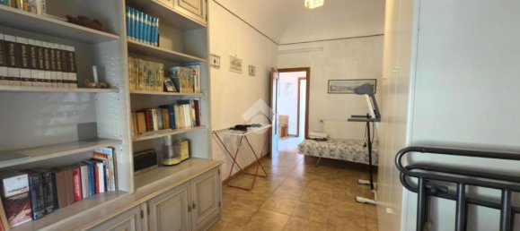 5-Zimmer Wohnung in Genoa, Italy, Nr. 13131 68