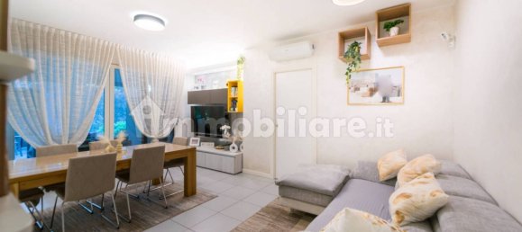 2 bedrooms Apartment in Milan, Italy No. 379103 7
