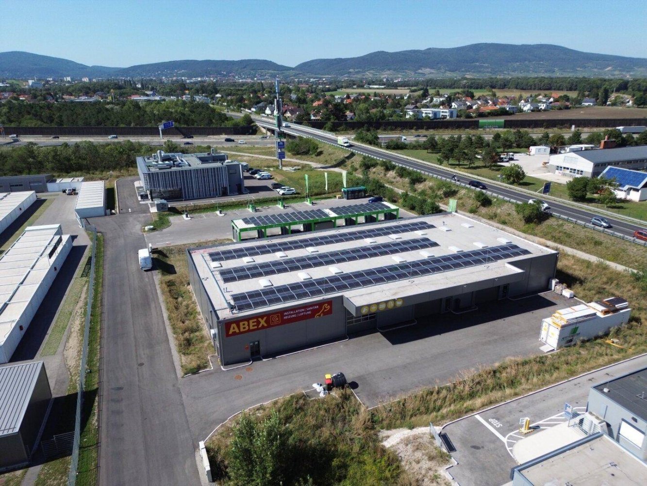 1226m² Commercial property in Traiskirchen, Austria No. 193677