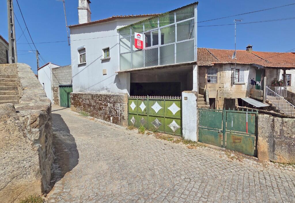 4 bedrooms Townhouse in Adao, Portugal No. 261389
