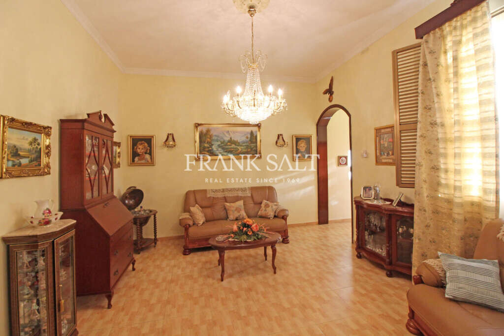 202m² House in Zebbug, Malta No. 2559