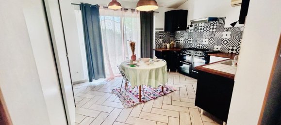 Casa de 3 dormitorios en Arveyres, France No. 297808 2