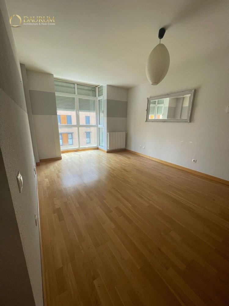 Apartamento de 2 dormitorios en Madrid, Spain No. 170736