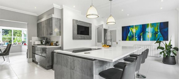 6 bedrooms House in Enfield, United Kingdom No. 6603 14