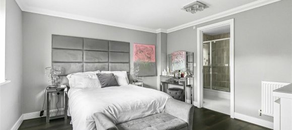 6 bedrooms House in Enfield, United Kingdom No. 6603 2