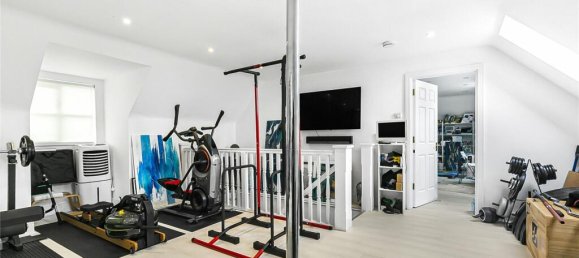 6 bedrooms House in Enfield, United Kingdom No. 6603 9