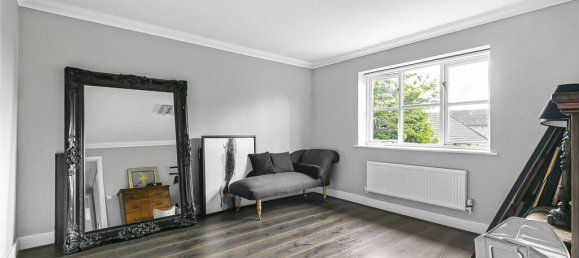 6 bedrooms House in Enfield, United Kingdom No. 6603 6