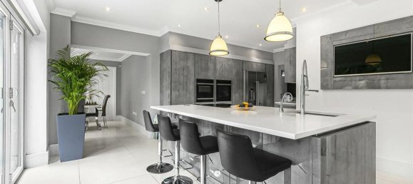 6 bedrooms House in Enfield, United Kingdom No. 6603 22