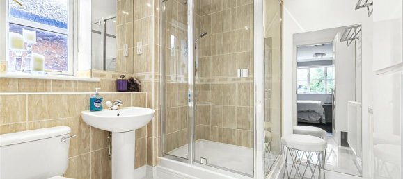 6 bedrooms House in Enfield, United Kingdom No. 6603 7