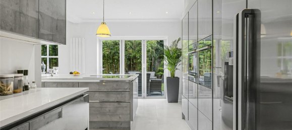 6 bedrooms House in Enfield, United Kingdom No. 6603 21