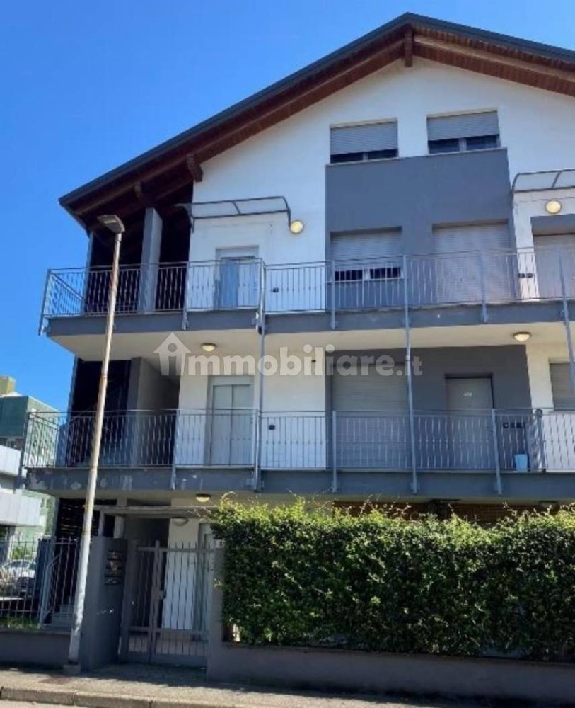 6 bedrooms Apartment in Rho, Italy No. 276263