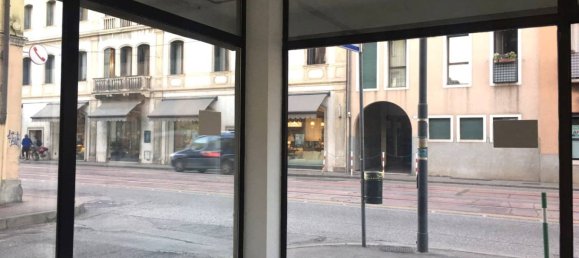 40m² Commercial property in Padua, Italy No. 117785 3