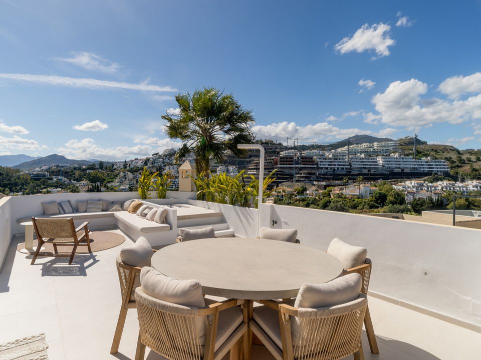 Ático de 3 dormitorios en La Quinta, Spain No. 186035