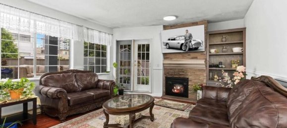 2 bedrooms Condo in British Columbia, Canada No. 1077 3