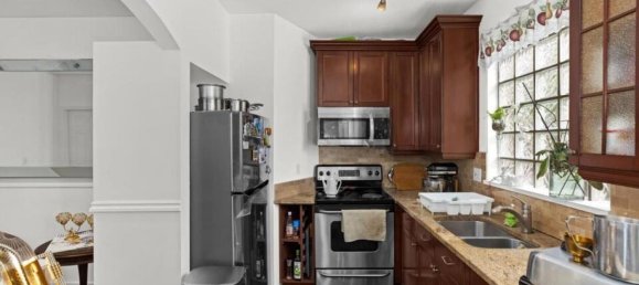 2 bedrooms Condo in British Columbia, Canada No. 1077 7