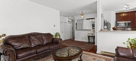 2 bedrooms Condo in British Columbia, Canada No. 1077 4