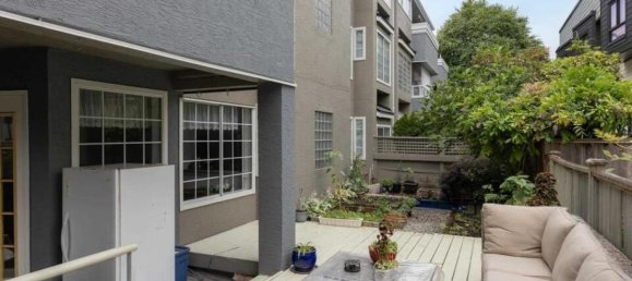 2 bedrooms Condo in British Columbia, Canada No. 1077 2