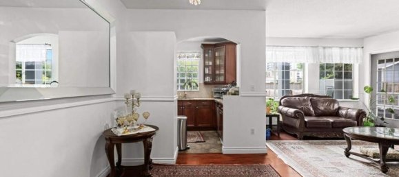 2 bedrooms Condo in British Columbia, Canada No. 1077 6