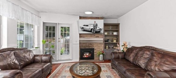 2 bedrooms Condo in British Columbia, Canada No. 1077 5