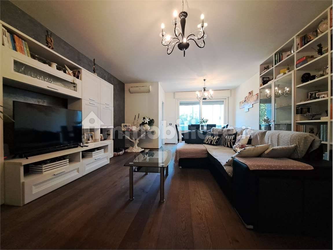 Apartamento T3 em Modena, Italy N.º 296670