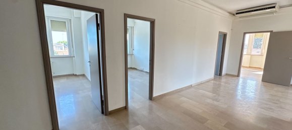 Escritório em Fano, Italy 250 m² N.º 302632 45