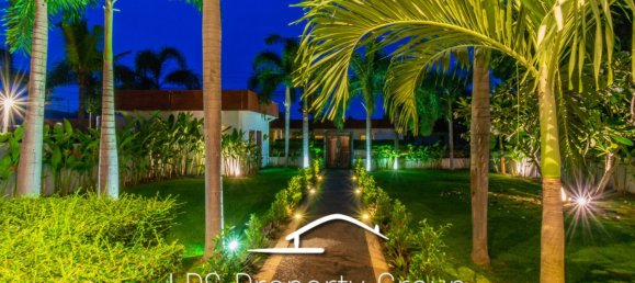 4 bedrooms Cafe / restaurant in Hua Hin, Thailand No. 6665 9