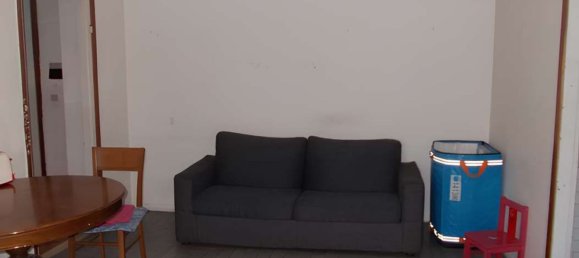 3 rooms Apartment in Limbiate, Italy No. 6174 2