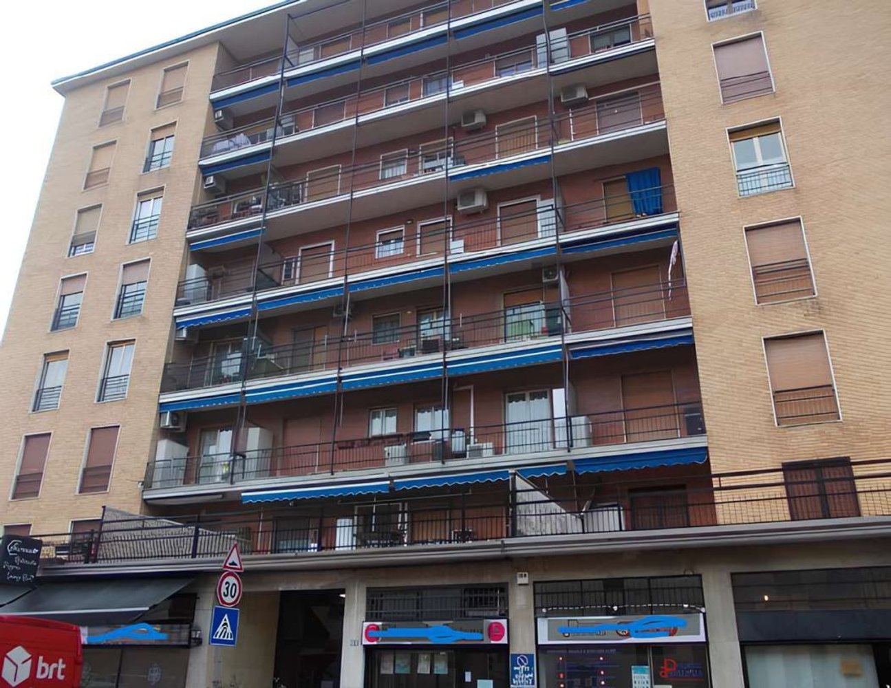 3 rooms Apartment in Limbiate, Italy No. 6174