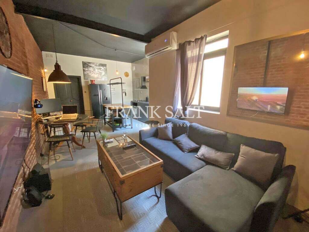 Квартира с 3 спальнями в Гзира, Мальта № 4438