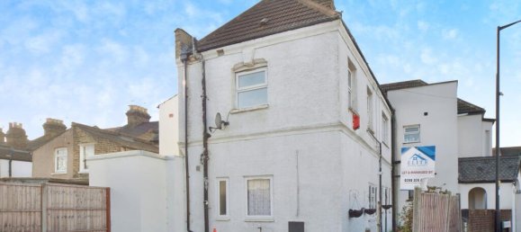 2 bedrooms Apartment in London, United Kingdom No. 11486 2