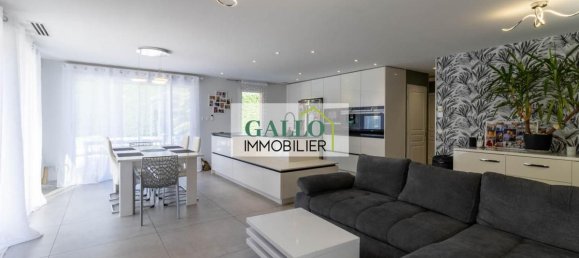 5 bedrooms House in Isere, France No. 343449 2