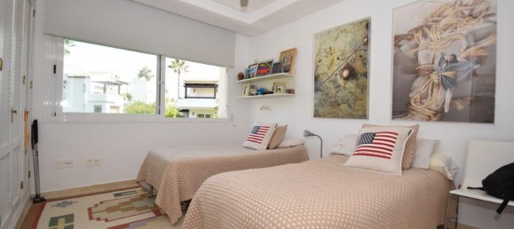 Apartamento de 3 dormitorios en Estepona, Spain No. 37831 31