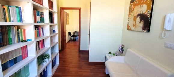 40m² Office in Catanzaro, Italy No. 214728 3