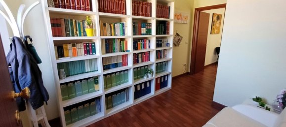 40m² Office in Catanzaro, Italy No. 214728 2