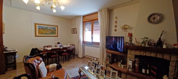 4 rooms Apartment in San Miniato, Italy No. 70379 3