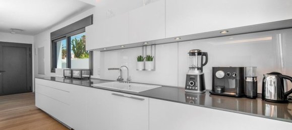 6 bedrooms House in Marbella, Spain No. 93760 16