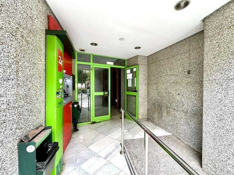 3 Schlafzimmer Gewerbliche Immobilie in Alameda, Spain, Nr. 228123