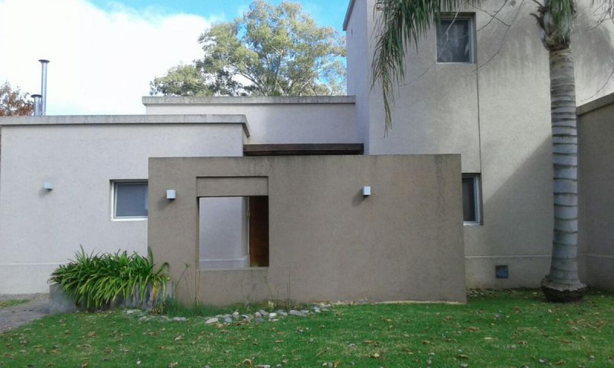 3 bedrooms House in Presidente Peron, Argentina No. 77415