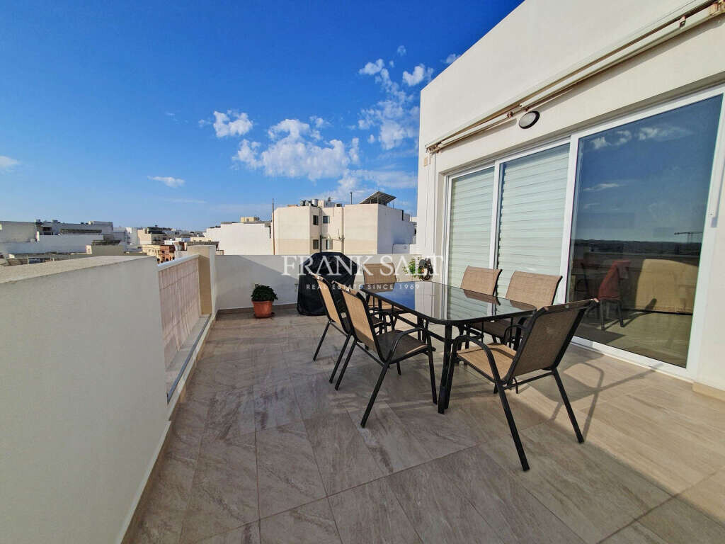 2 bedrooms Penthouse in Attard, Malta No. 7419