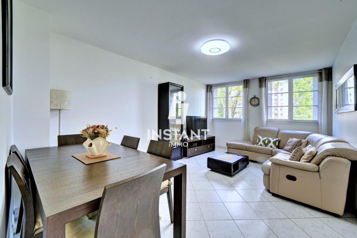 2 bedrooms Apartment in Creteil, France No. 138288