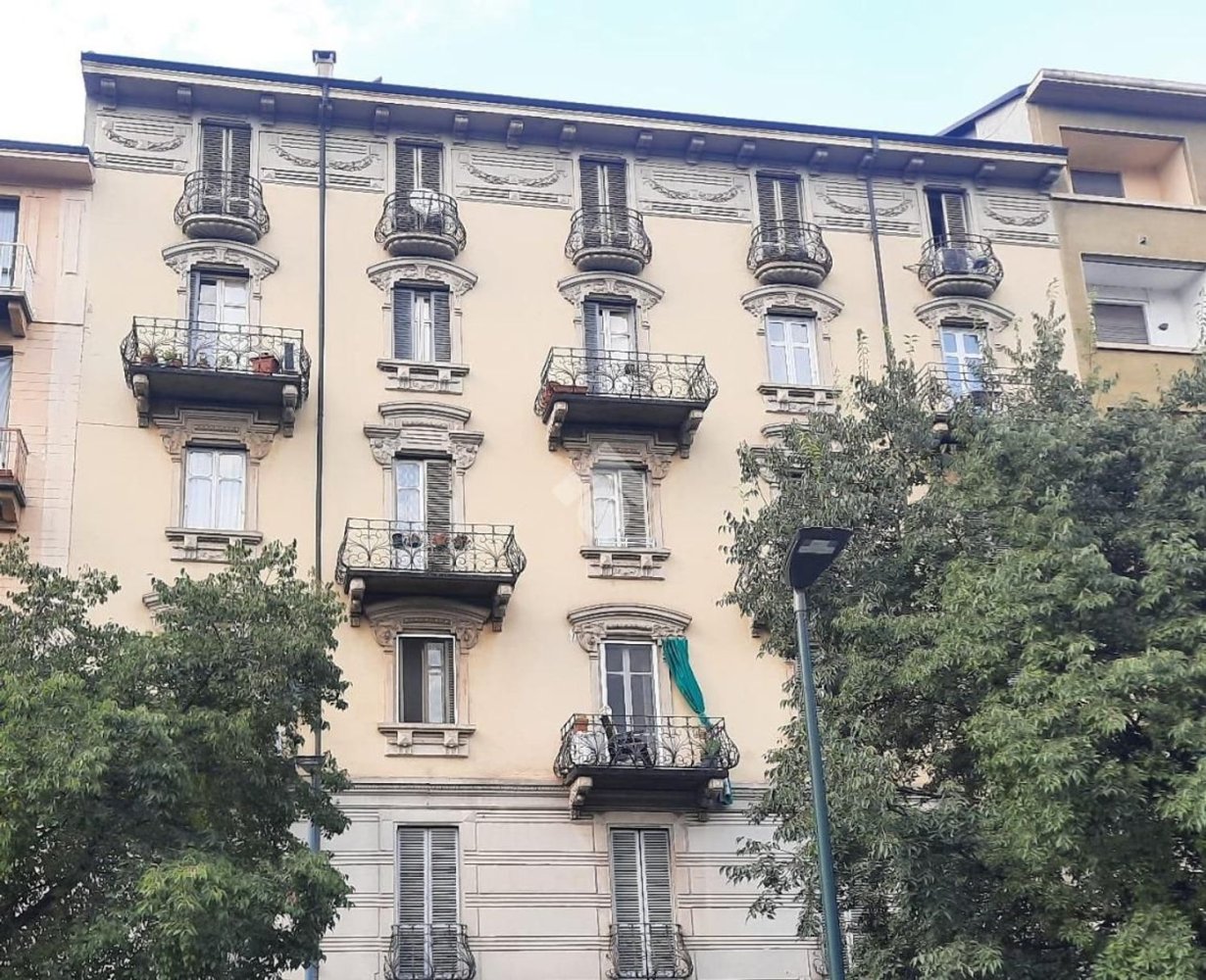 5 bedrooms Apartment in Turin, Italy No. 379511