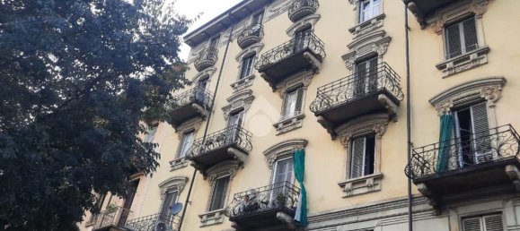 5 bedrooms Apartment in Turin, Italy No. 379511 2