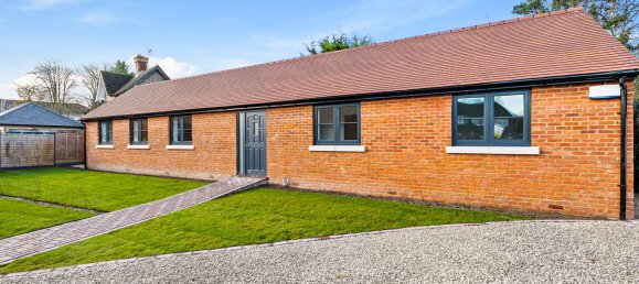 2 bedrooms Bungalow in Horley, United Kingdom No. 1060 12