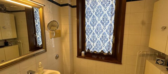 3-salle Appartement à Parma, Italy No. 123900 4