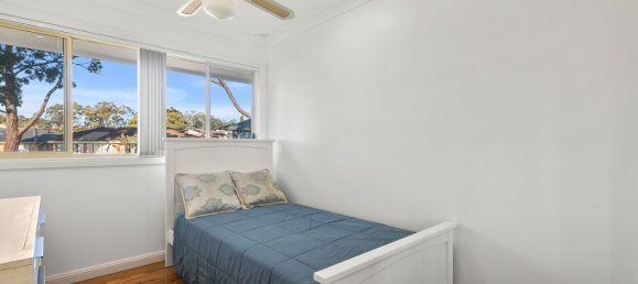 3 bedrooms House in Bradbury, Australia No. 265 4